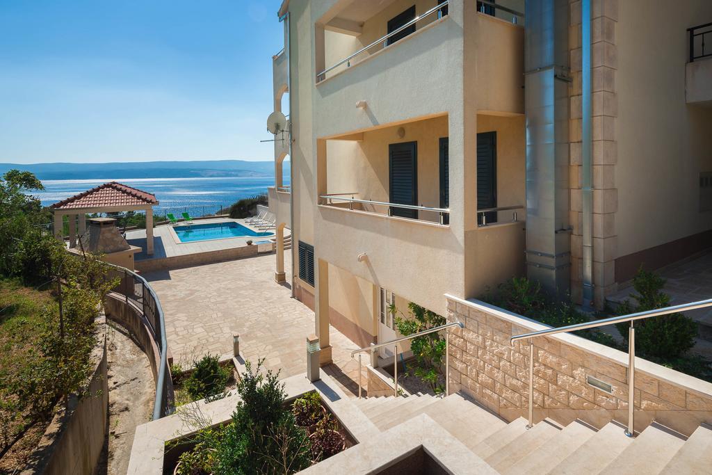 אומיס Beachfront Apartments Lara מראה חיצוני תמונה